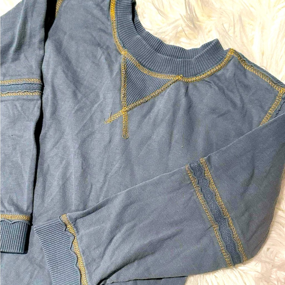 OUT OF CONTROL threaded trim long sleeve EUC 12/18